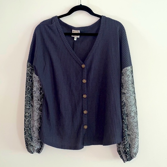 Tops - Snake Sleeve Blouse